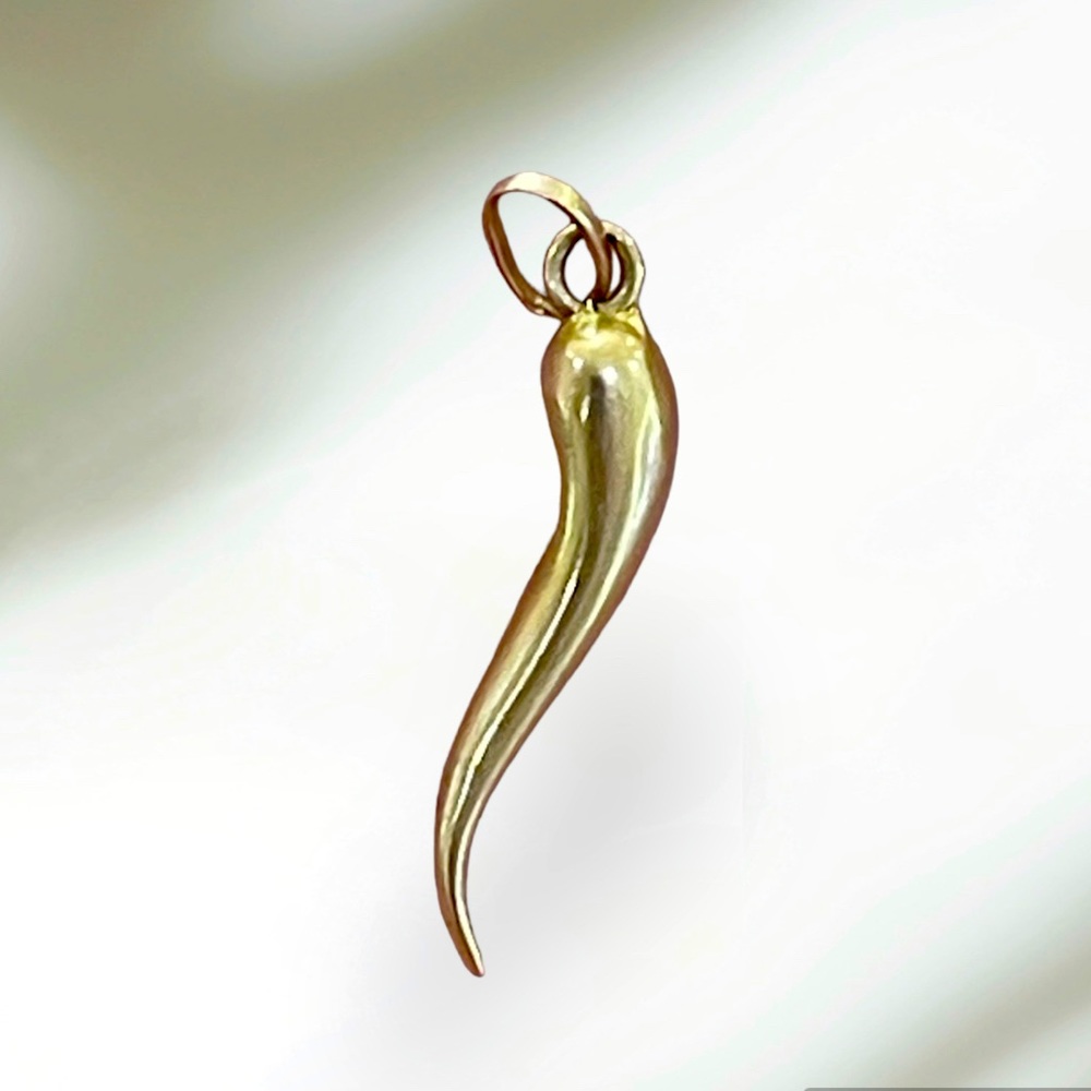 Stamped 750 Italian horn charm pendant vintage